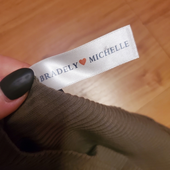 GREEN DRESS - Picture 3 of 3